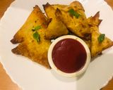 A picture of step 3 of Aalo ke samose.