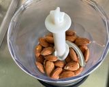 Une image de l'étape 3 de Gâteau aux raisins, agrumes et amandes.