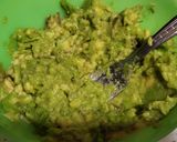 Foto del paso 1 de la receta: Barritas tostadas o sin tostar con aguacate, tomate y longaniza