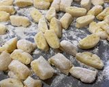 Φωτογραφία βήματος 2 της συνταγής Νιόκι πατάτας με κοκκινιστά κεφτεδάκια