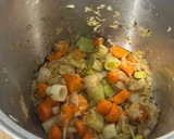 Foto del paso 1 de la receta: Caldo de pollo y sus apaños