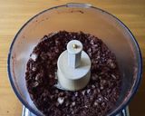 Foto del passaggio 4 della ricetta Finto gelato con banana congelata e cacao