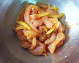Foto del paso 3 de la receta: Fajitas de pechuga de pollo con vegetales y especias varias