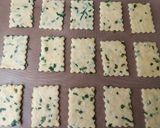 Hình bước làm 4 của món Bánh QUY giòn với hành lá