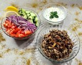 Foto del paso 10 de la receta: 👳🏻‍♀️🇹🇷Mujaddara - Arroz con lentejas y cebolla frita, acompañado de ensalada árabe y yogur con menta 🇹🇷👳🏻‍♀️