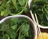Hình bước làm 1 của món Lẩu gà lá giang
