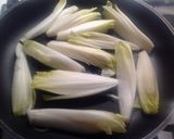 Foto del passaggio 5 della ricetta Girello con insalata belga alla piastra e tortino di patate al curcuma