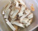 A picture of step 1 of Five-Color Vegetarian Spring Rolls.
