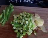 Foto del passaggio 1 della ricetta Linguine rigate con crema di zucchine, datterini confit e granella di pistacchi