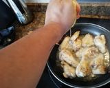 Foto del paso 3 de la receta: Alitas y muslitos al ajillo