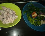Foto langkah ke 1 dari resep Tumis cumi cabe ijo wangi rempah.