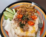Hình bước làm 4 của món Xôi gà xé. (Nhà có gì nấu đó) 😅