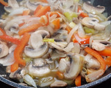 Foto del paso 4 de la receta: Verduras picantes y chuleta de Sajonia sabor Cookpad