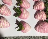 Foto del paso 1 de la receta: Fresas cubiertas de chocolate rosa