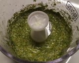 A picture of step 2 of Spaghetti al pesto di noce e pancetta.