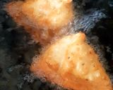 A picture of step 7 of Aloo Matar Samosa.