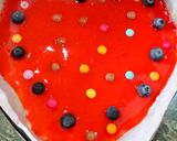 Foto del passaggio 16 della ricetta Cheesecake alla salsa di fragole mirtilli e cioccolato fondente