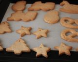A picture of step 5 of Christmas Ornament Spice Cookies.