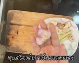 รูปขั้นตอนการทำที่ 2 ของ ต้มยำปลาทับทิมน้ำใส