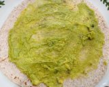 Gambar langkah 3 resipi 👩‍🍳Chicken Salami Wrap with Avacado Mash.