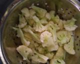 A picture of step 1 of Aloo Gobhi.