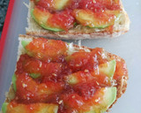 Foto del paso 8 de la receta: Tostas de aguacate, cebolla caramelizada y mermelada de tomate