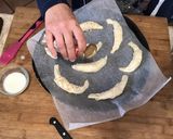 Foto del passaggio 2 della ricetta Cornetti di sfogliaDolci o salati?