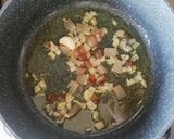 Foto del passaggio 1 della ricetta Fusilli corti con fave e carciofi al pepe rosa 🌷