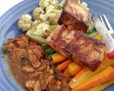 Foto langkah ke 7 dari resep Tuna steak with mushroom gravy.