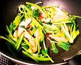 A picture of step 3 of Spinach, Sausage, and Egg Stir-Fry with Butter Soy Sauce.