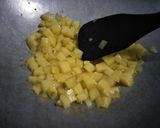 A picture of step 2 of Fried Bread Stuffed with Chicken and Vegetables.