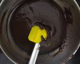 A picture of step 4 of Rawa Chocolate Cake.