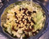 Une image de l'étape 7 de Salade composée marinée à l iceberg,pomme de terre,tomates séchées et tomme de brebis au poivre.