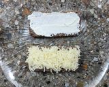Foto del paso 2 de la receta: 🌿🍅🧀 Sándwich caprese con pan de lentejas 🧀🍅🌿 Tomates cherry, muzzarella y pesto de albahaca
