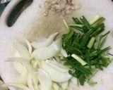 Hình bước làm 2 của món Nui ống xài thịt bằm hành tây