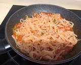 Foto del paso 4 de la receta: Fideos nudos Konjac, con carne de pavo, verduras y tomate (RECETA KETO)