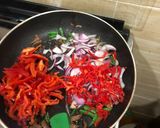 A picture of step 5 of Carrot rice and shredded beef sauce.