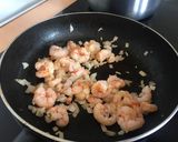 Foto del paso 1 de la receta: Camarones en salsa alfredo y pan pita
