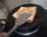 A picture of step 3 of Leftover macaroni sandwich.