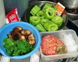 รูปขั้นตอนการทำที่ 1 ของ ต้มจืดมะระยัดไส้หมูสับวุ้นเส้น