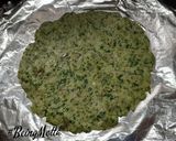 A picture of step 3 of Spinach Thalipeeth.