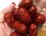 A picture of step 1 of Lotus Seed, Red Date, and Dried Longan Sweet Soup.