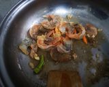 รูปขั้นตอนการทำที่ 2 ของ กุ้งผัดหน่อไม้ฝรั่ง