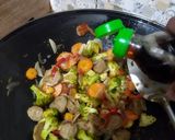Foto langkah ke 5 dari resep Tumis bakso brokoli.
