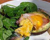 รูปขั้นตอนการทำที่ 4 ของ อะโวคาโดอบกับไข่และเบคอน breakfast/brunch