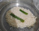 Foto langkah ke 1 dari resep Lemper Ayam ala Holl*nd Bakery.