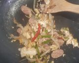 รูปขั้นตอนการทำที่ 4 ของ แหนมผัดไข่เป็ดใส่ขิง