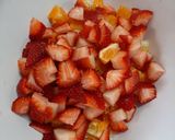 Foto del paso 1 de la receta: Ensalada de frutas de estación 🍊🍓🍎🍌