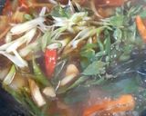 Foto langkah ke 5 dari resep Ikan mas goreng kuah kemangi.