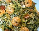 Foto del paso 5 de la receta: Espaguetis de calabacín con ajo, tomates cherry y parmesano 🥒🍝